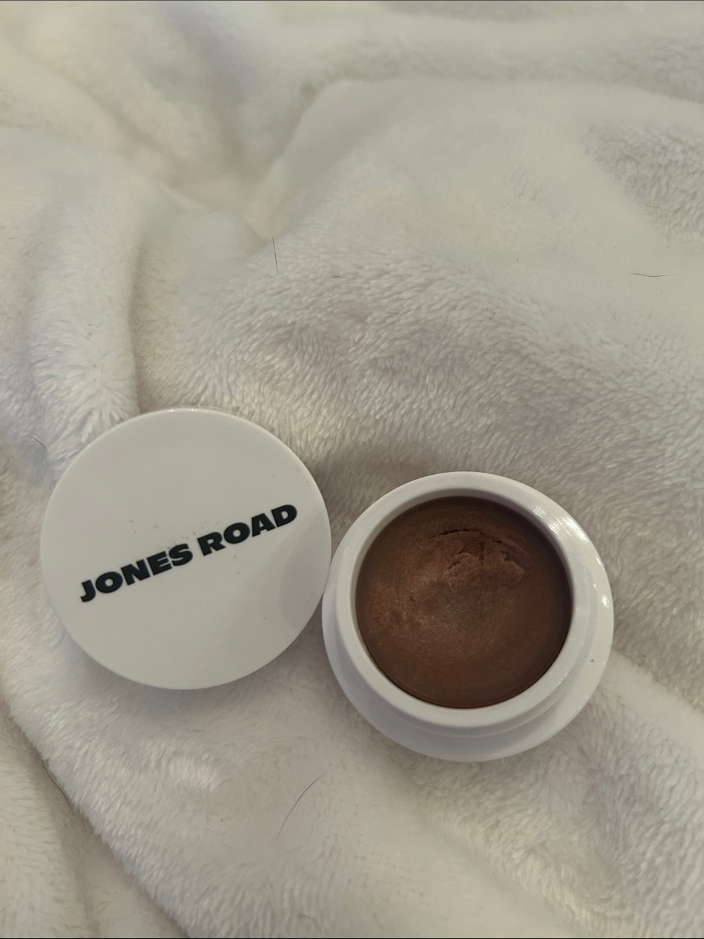 Jones Road Miracle Balm color is Pinky Bronze Cream Bronzer, highlighter New